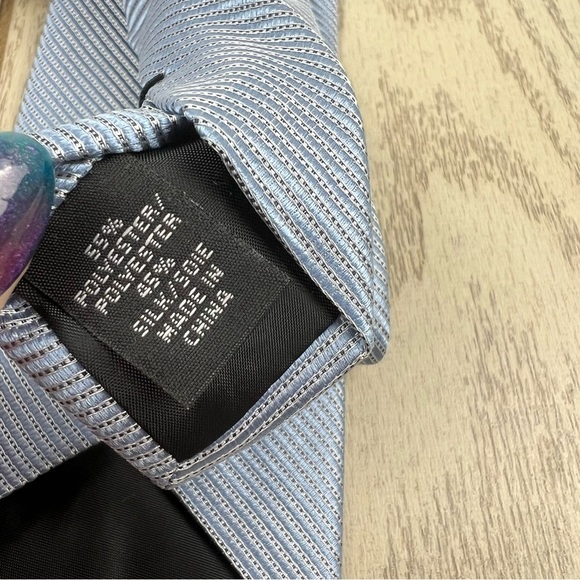 585 - Calvin Klein Tie 450 Blue Dot & Line CK21101 Silk Blend MSRP $69.50 - Picture 3 of 5